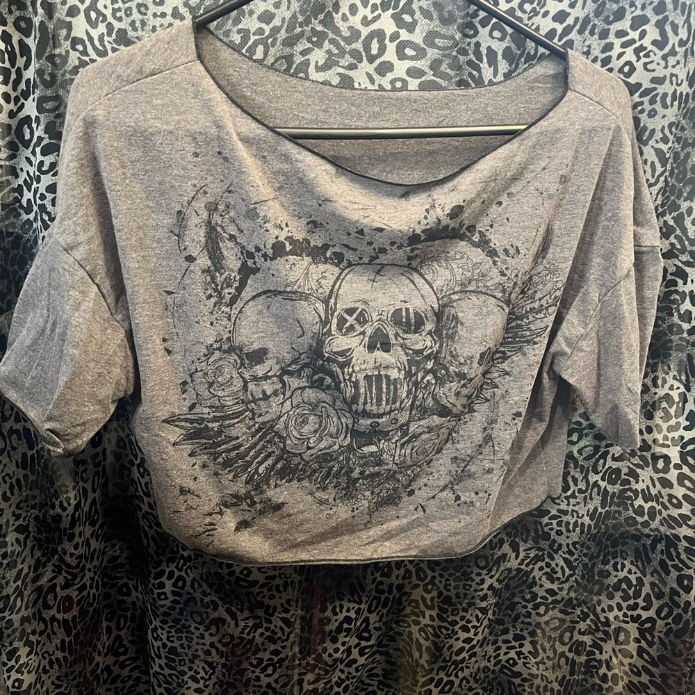 Women’s Gray Graphic Skull Crop Top